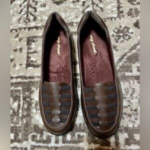Easy Street Women's Genesis Brown Burnis Women’s Loafers,New in boxSize 7 1/2 W.